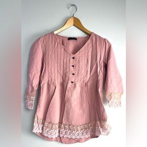 Emery Rose Blush Pink Lace Trim Peplum Blouse Size S Romantic Boho [000203]